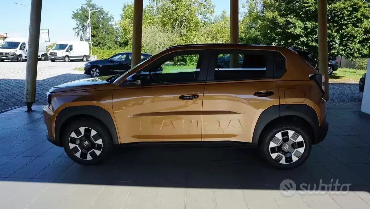 Nuova Fiat Grande Panda Icon 101 CV (74 kW) 2026 Marrone Utilitaria