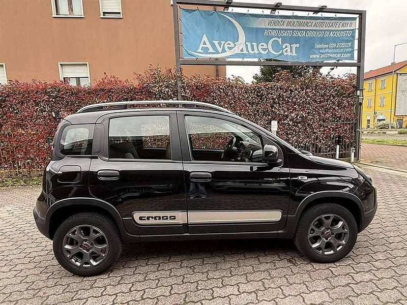 Usata Fiat Panda Cross Cross 95 CV (69 kW) 2016 Nero / metallizzato Utilitaria