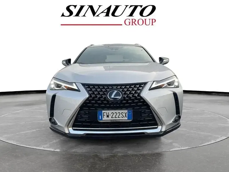 Usata Lexus UX 184 CV (135 kW) 2019 Argento SUV