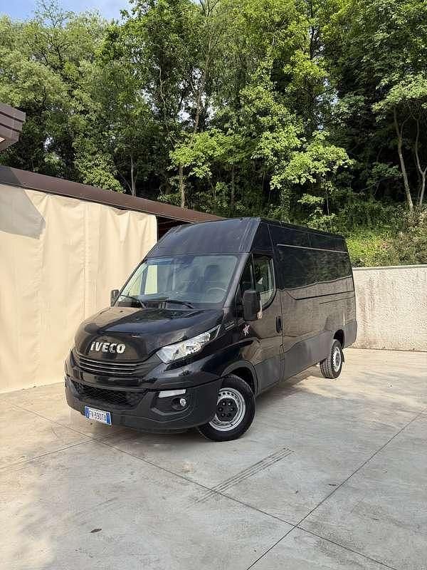 Usata Iveco Daily 156 CV (114 kW) 2019 Nero Furgone