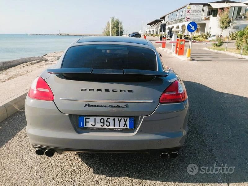 Usata Porsche Panamera 615 CV (452 kW) 2011 Grigio Utilitaria