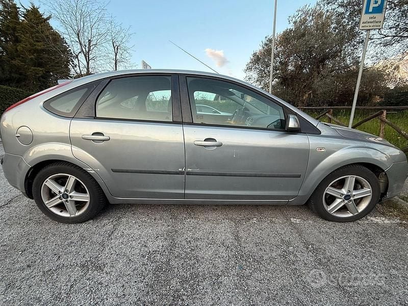 Usata Ford Focus 115 CV (84 kW) 2006 Grigio Berlina
