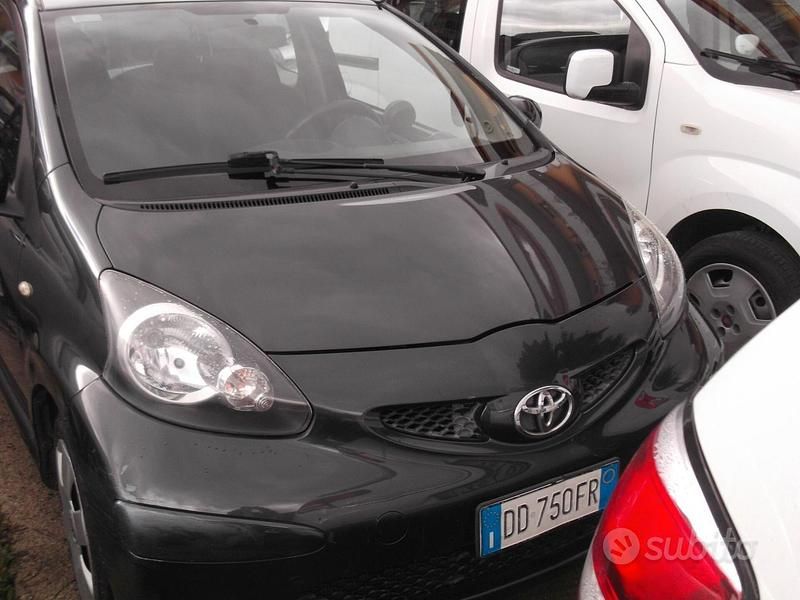 Usata Toyota Aygo Sol 67 CV (49 kW) 2006 Grigio Utilitaria