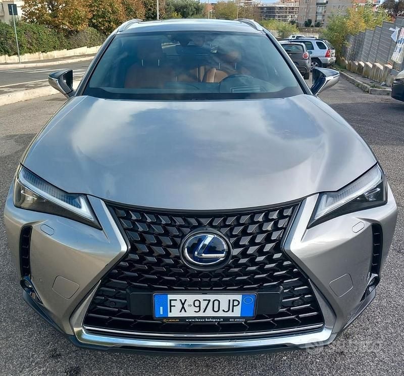 Usata 2019 Lexus UX Luxury Line SUV | 24.900 € - Immagine 1/4