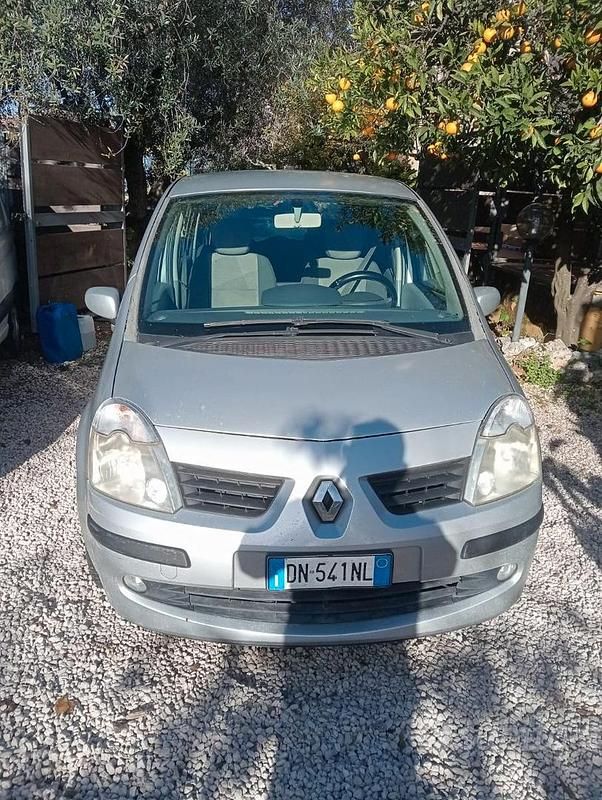 Usata 2008 Renault Modus Monovolume | 1800 € - Immagine 1/4