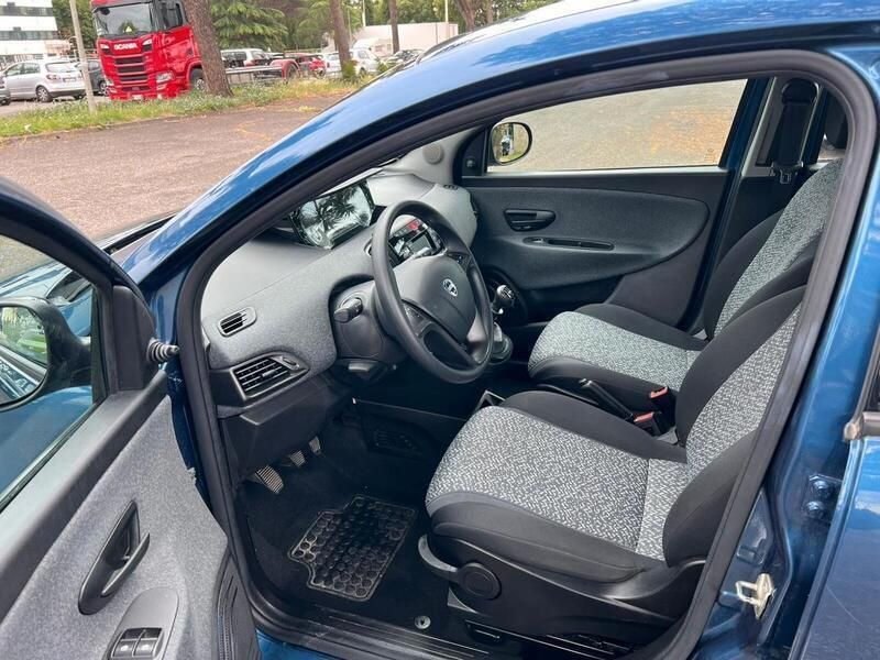Usata Lancia Ypsilon Silver 69 CV (50 kW) 2022 Blu Utilitaria