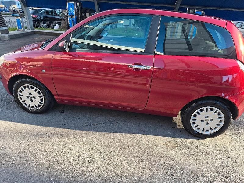 Usata Lancia Ypsilon 60 CV (44 kW) 2005 Rosso Utilitaria