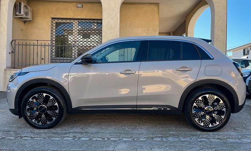 Usata Fiat 600 La Prima 100 CV (73 kW) 2025 Beige SUV