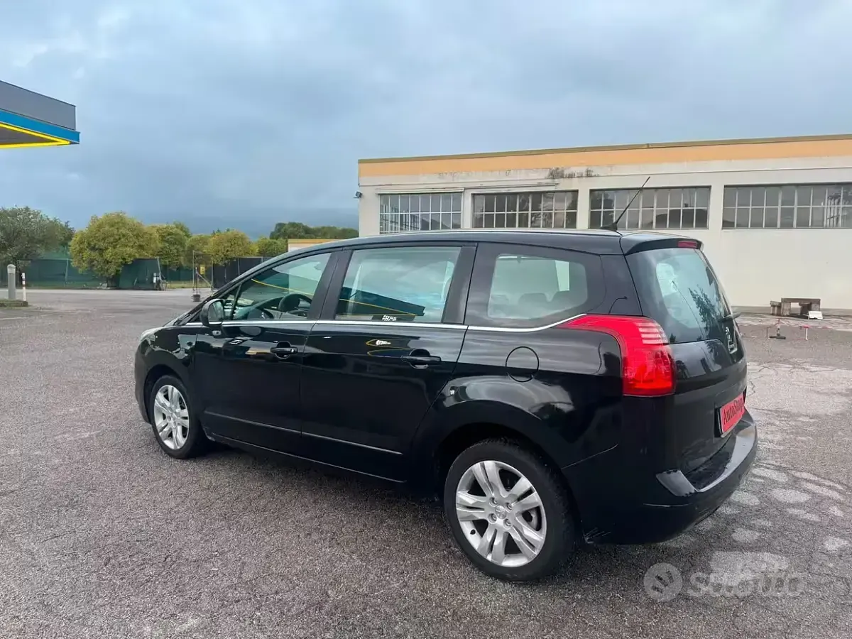 Usata Peugeot 5008 120 CV (88 kW) 2017 Nero Monovolume