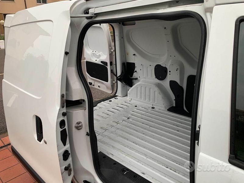 Usata Dacia Dokker 106 CV (77 kW) 2019 Bianco Monovolume