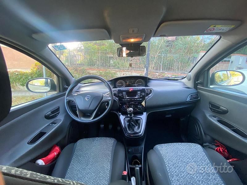 Usata Lancia Ypsilon 69 CV (50 kW) 2018 Bianco Utilitaria