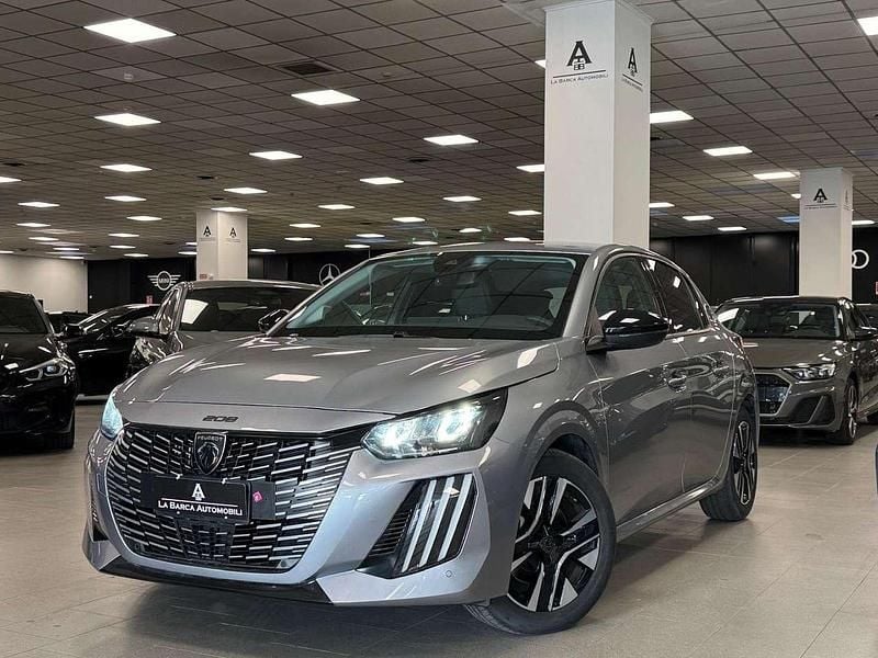 Usata Peugeot 208 Allure 101 CV (74 kW) 2024 Argento Utilitaria