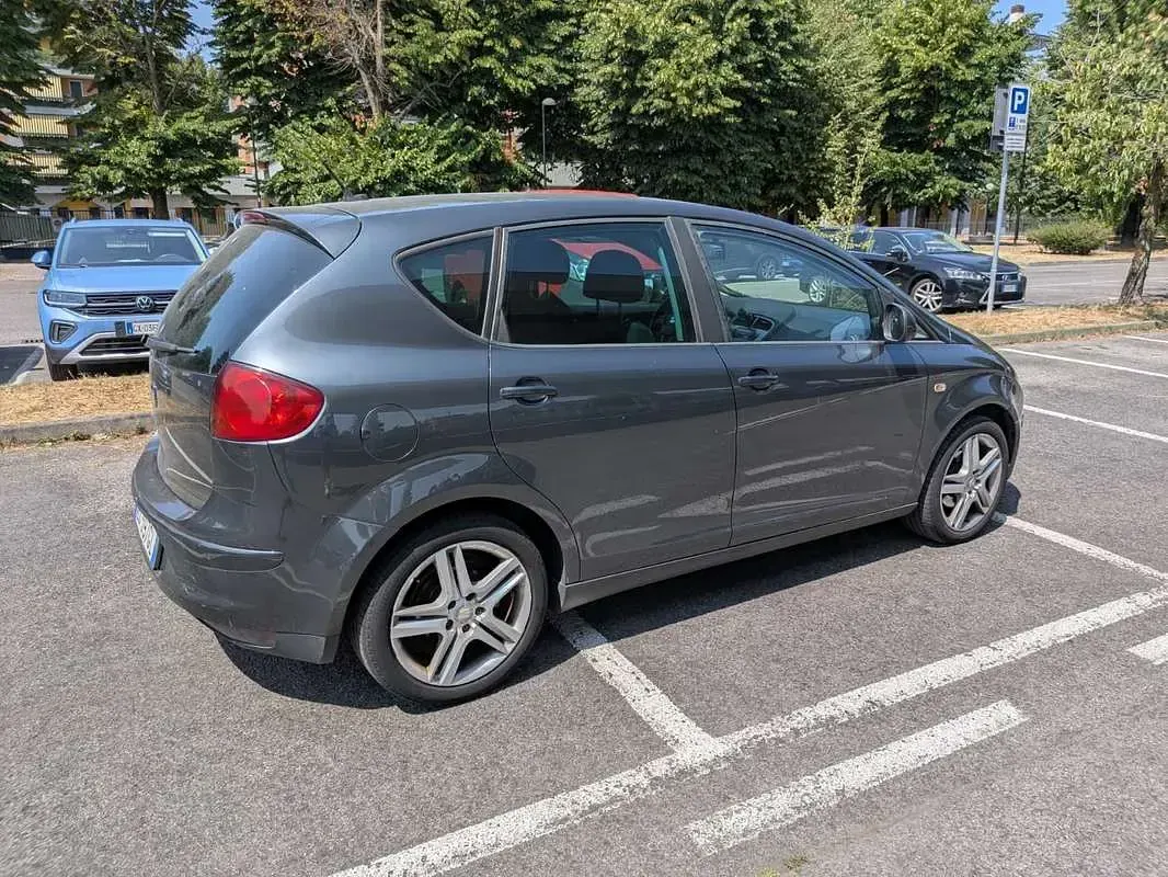 Usata Seat Altea Style 102 CV (75 kW) 2010 Blu/azzurro Monovolume