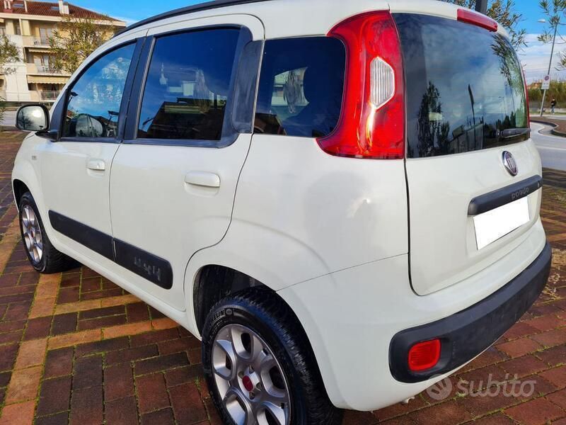 Usata Fiat Panda 4x4 S 95 CV (69 kW) 2016 Bianco pastello Utilitaria