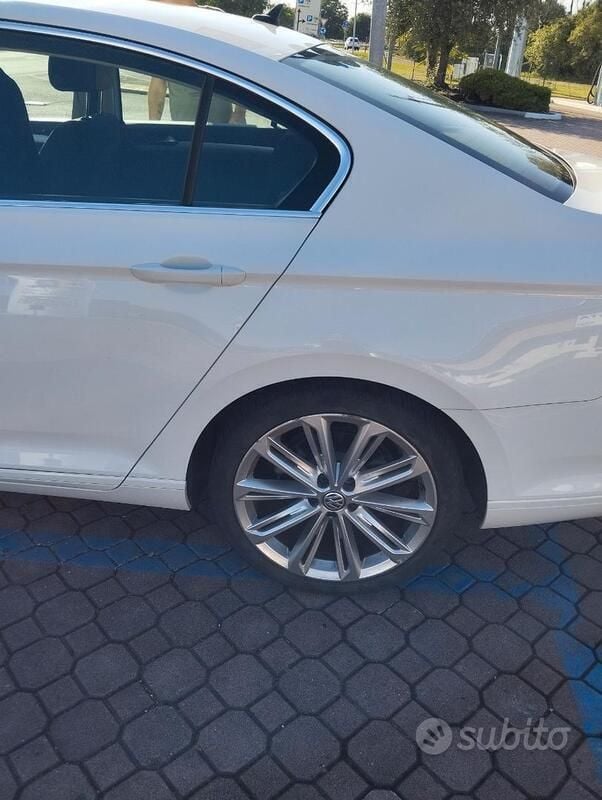 Usata VW Passat 150 CV (110 kW) 2015 Bianco Berlina