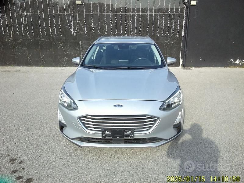Usata Ford Focus Titanium 120 CV (88 kW) 2020 Grigio chiaro Station wagon