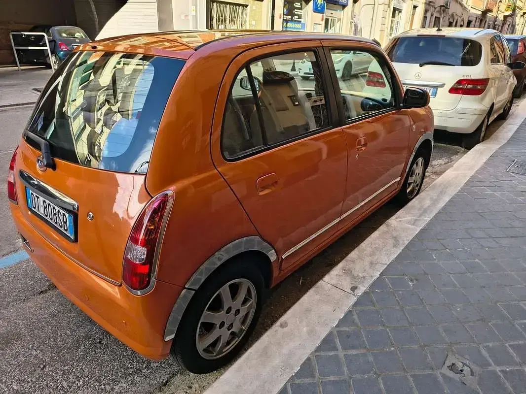 Usata Daihatsu Trevis 58 CV (42 kW) 2009 Arancione Utilitaria