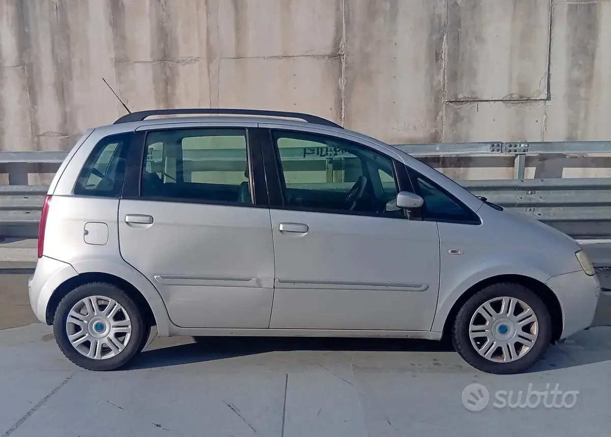 Usata Fiat Idea Active 69 CV (50 kW) 2004 Grigio Monovolume