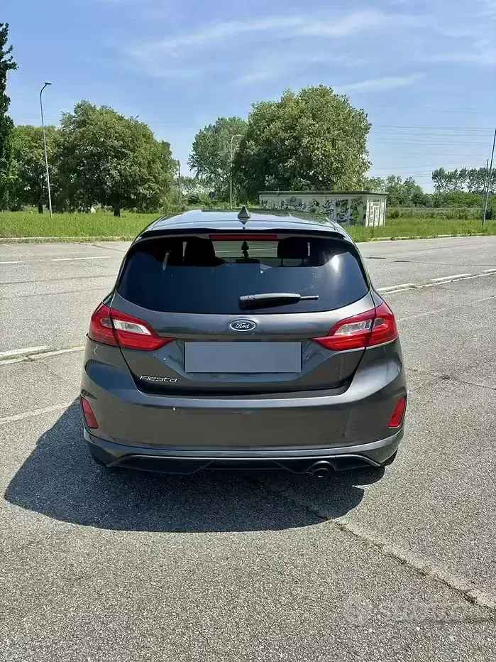 Usata Ford Fiesta ST-Line 86 CV (63 kW) 2018 Grigio Utilitaria