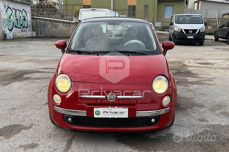 Begagnad Fiat 500 Lounge 95 HK (69 kW) 2012 Röd Halvkombi