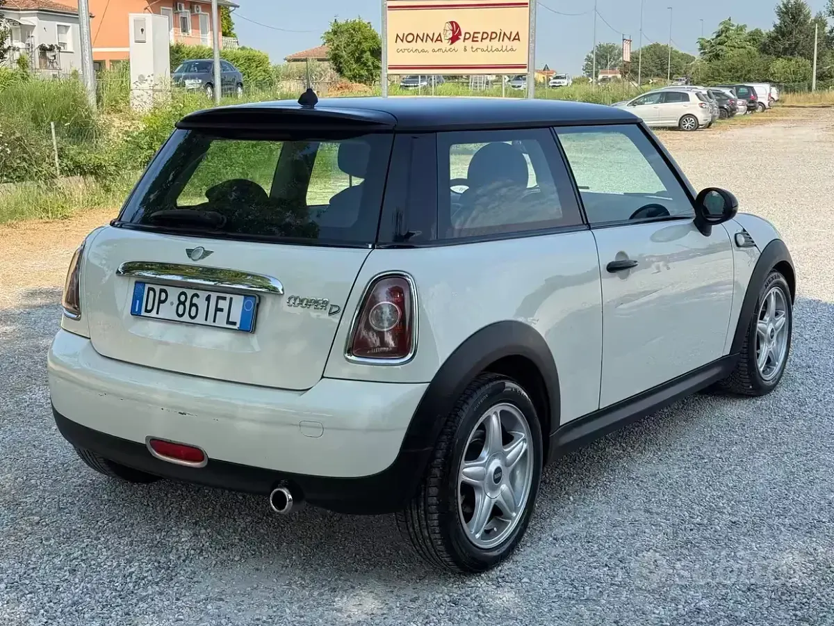 Usata Mini Cooper D Chili 109 CV (80 kW) 2008 Beige Utilitaria