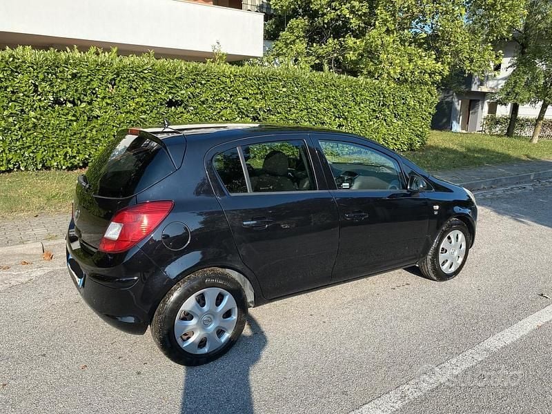 Usata Opel Corsa Club 85 CV (62 kW) 2011 Nero Berlina