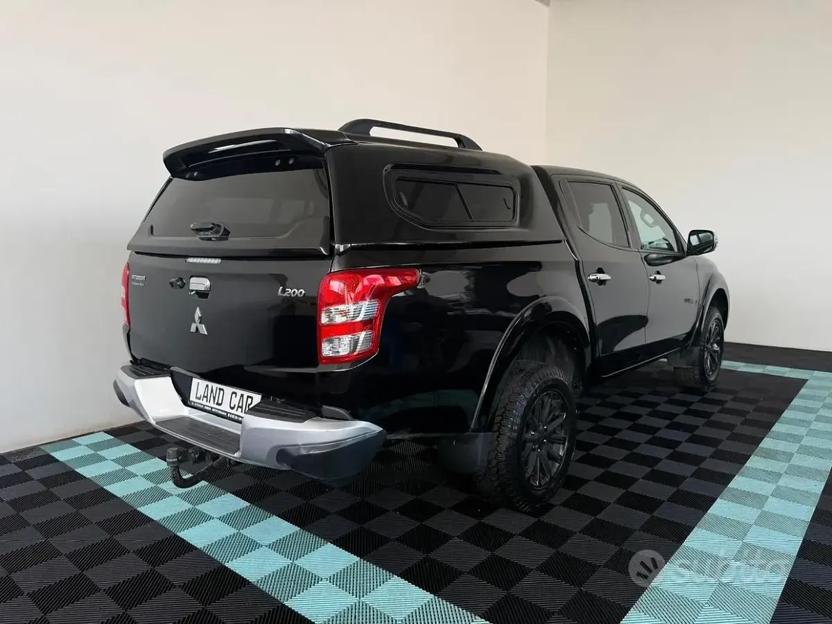 Usata Mitsubishi L200 Intense 181 CV (133 kW) 2016 Nero Pick-up