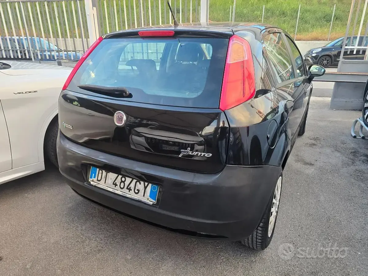 Usata Fiat Grande Punto Dynamic 69 CV (50 kW) 2008 Nero Utilitaria