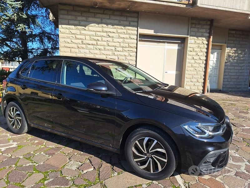 Nero Usata 2022 VW Polo Life Tre volumi | 14.500 € (Ottimo prezzo) - Immagine 1/4