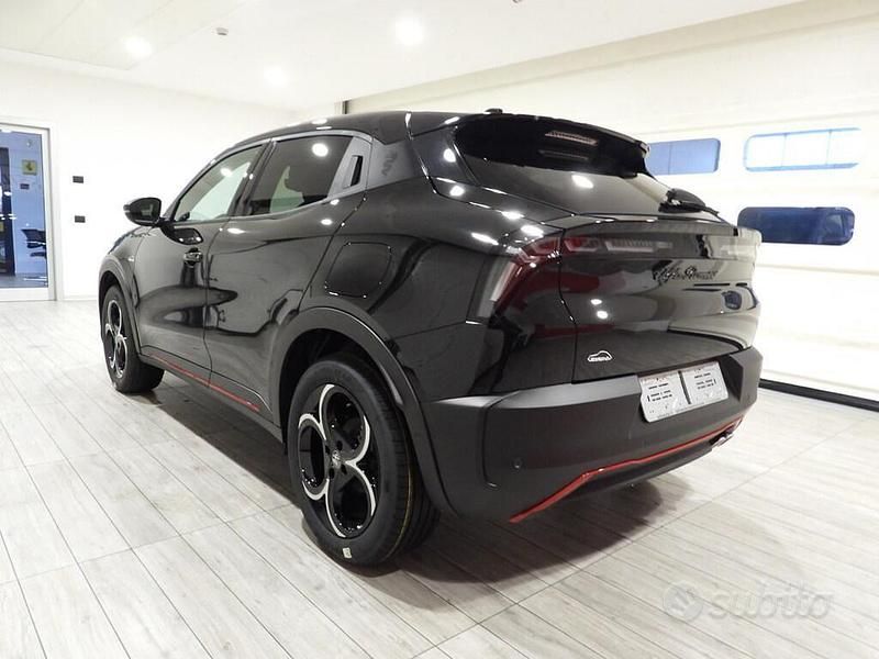 Nuova Alfa Romeo Junior Edizione Speciale 145 CV (106 kW) 2025 Nero tortona SUV