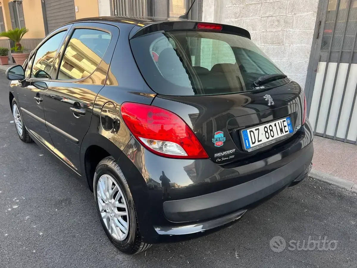 Usata Peugeot 207 70 CV (51 kW) 2011 Nero Berlina
