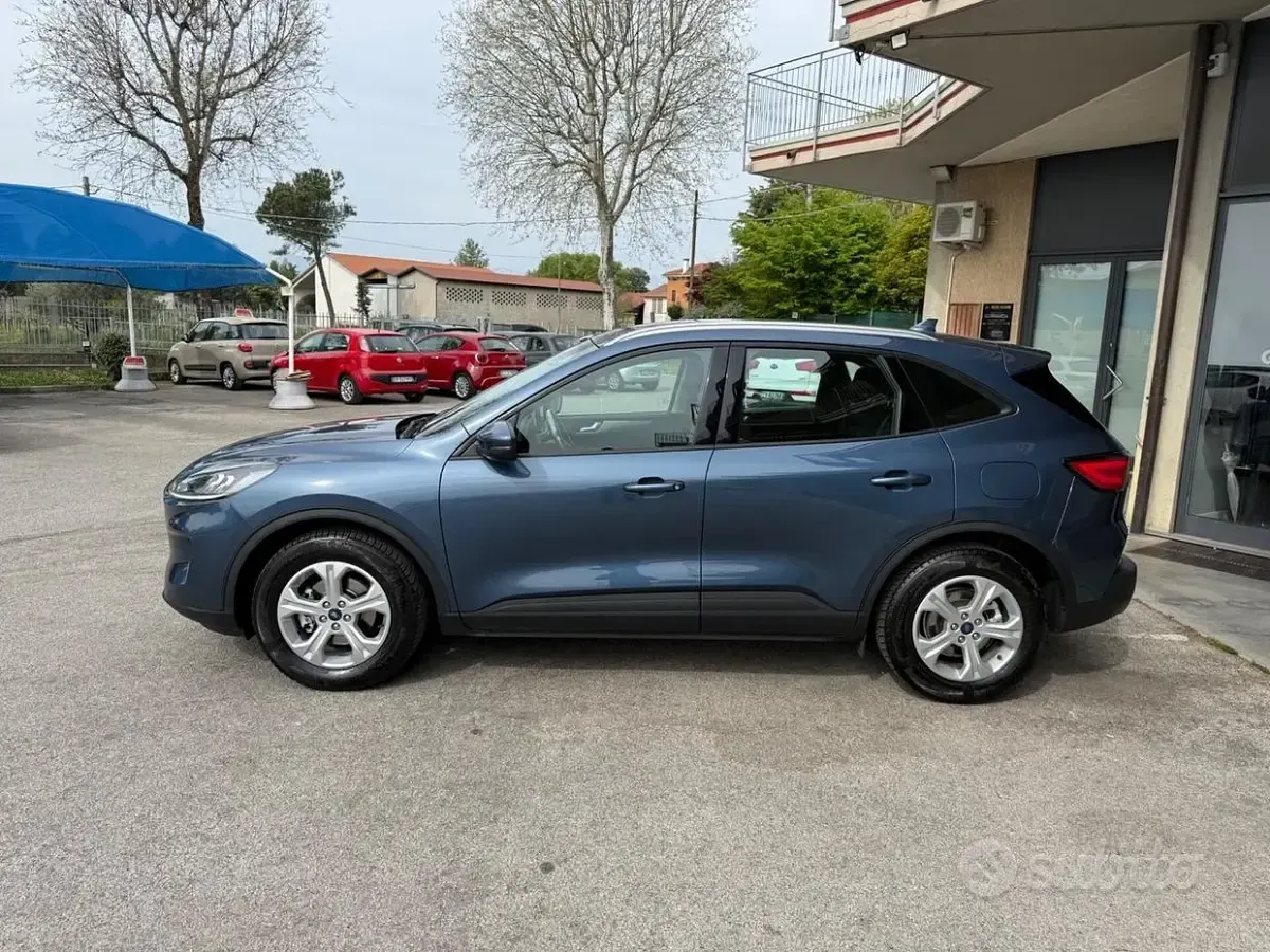 Usata Ford Kuga 120 CV (88 kW) 2021 Blu SUV
