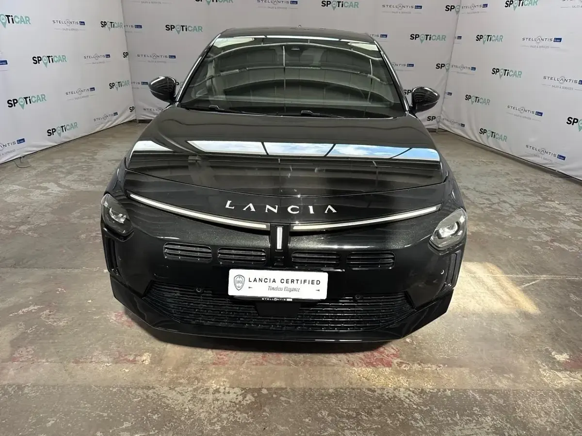 Usata Lancia Ypsilon 101 CV (74 kW) 2025 Nero Utilitaria
