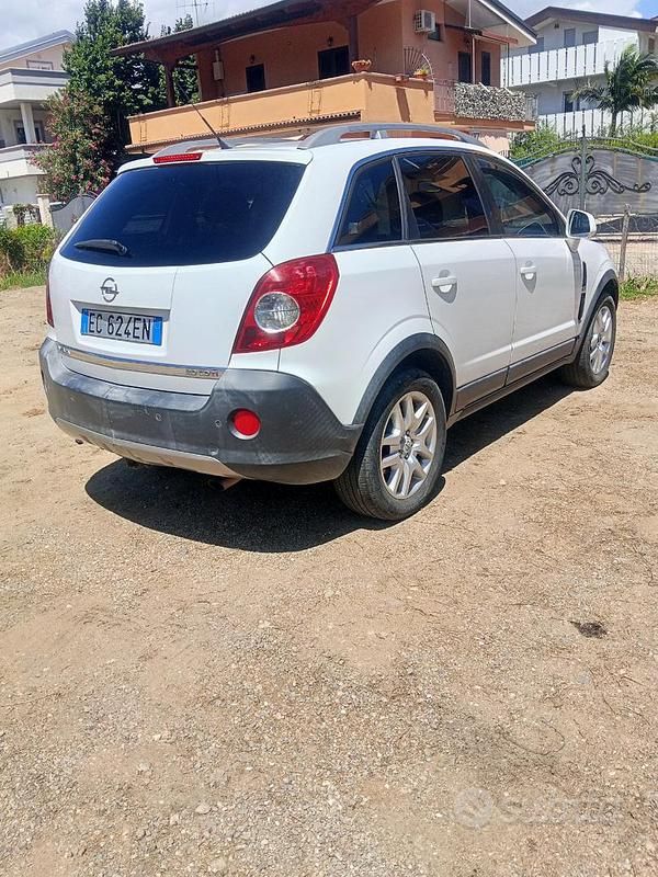 Bianco Usata 2010 Opel Antara SUV | 4500 € (Buon prezzo) - Immagine 1/4