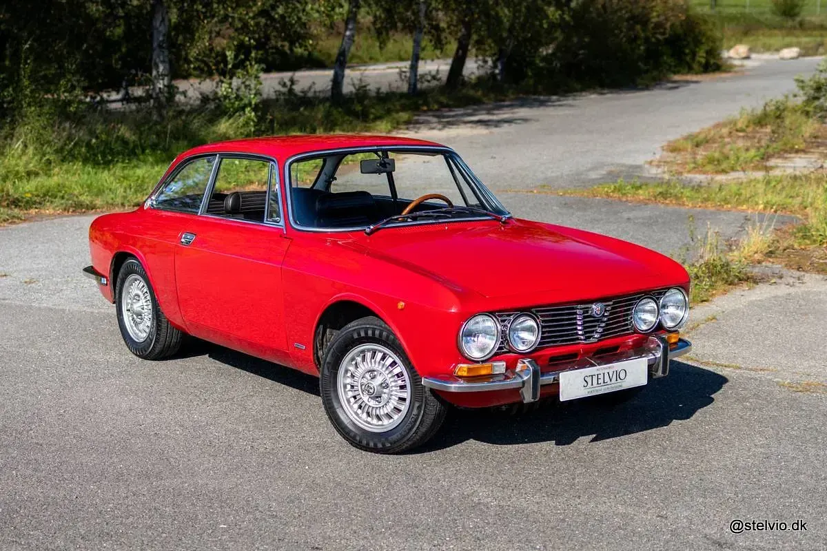 Usata Alfa Romeo 2000 Veloce 131 CV (96 kW) 1973 Rosso Coupé