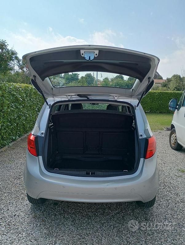 Usata Opel Meriva 95 CV (69 kW) 2011 Grigio Monovolume