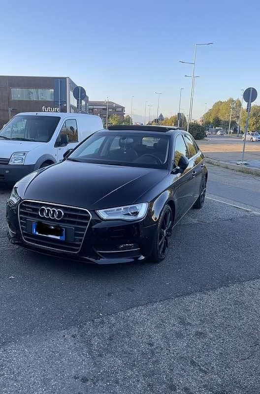 Nero Usata 2015 Audi A3 Attraction Tre volumi | 15.500 € (Buon prezzo) - Immagine 1/4