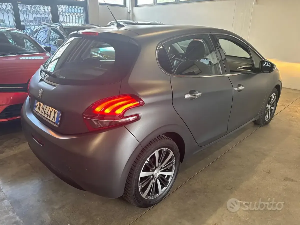 Usata Peugeot 208 GT-line 82 CV (60 kW) 2018 Grigio Utilitaria