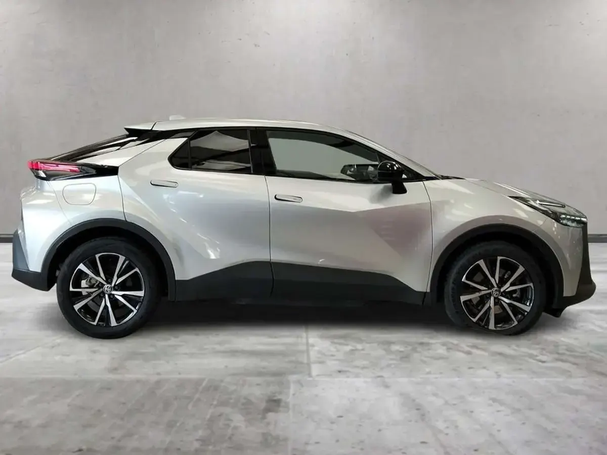 Usata Toyota C-HR Trend 223 CV (164 kW) 2025 Argento SUV