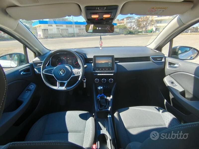 Usata Renault Clio V Techno 101 CV (74 kW) 2023 Grigio Utilitaria