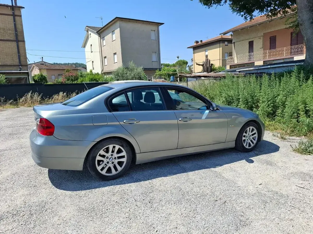 Usata BMW 320 163 CV (119 kW) 2006 Bluazzurro Berlina