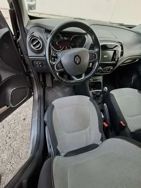 Usata Renault Captur 90 CV (66 kW) 2017 Grigio SUV