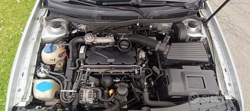 Usata VW Golf 101 CV (74 kW) 2003 Grigio Berlina