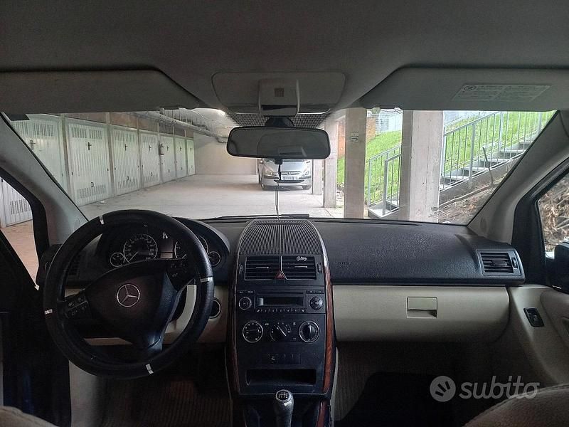 Usata Mercedes A180 109 CV (80 kW) 2010 Blu Berlina