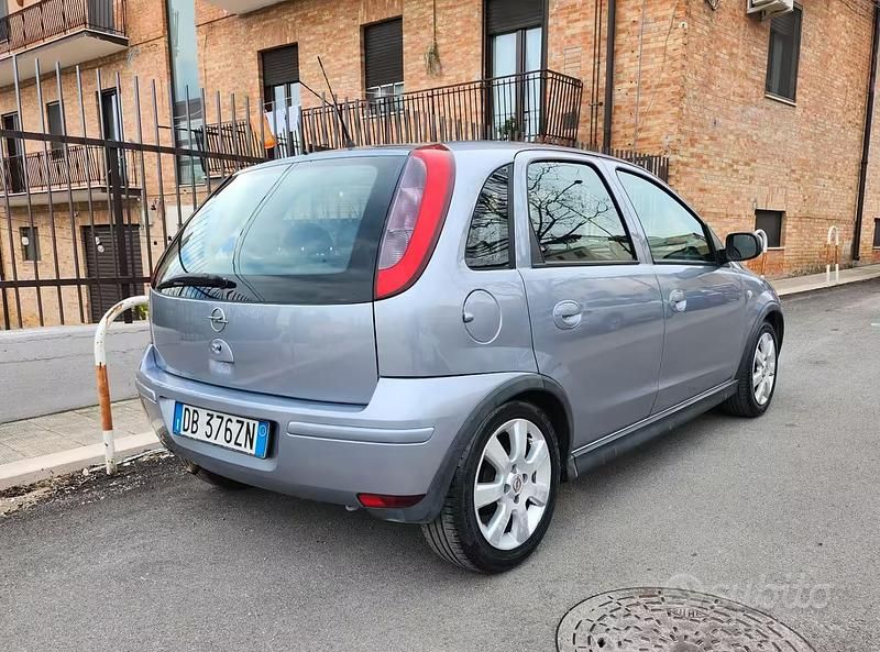 Occasion Opel Corsa 80 ch (58 kW) 2006 Gris Citadine