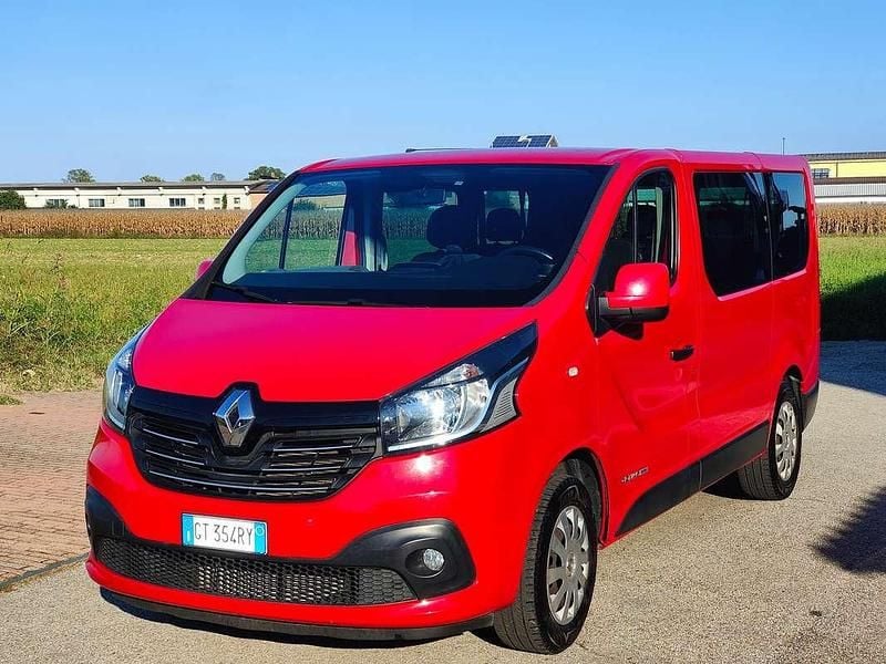 Usata Renault Trafic 145 CV (106 kW) 2015 Rosso Monovolume