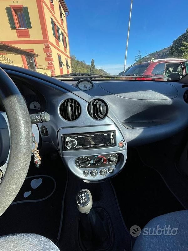 Begagnad Ford Ka 60 HK (44 kW) 1998 Grå Halvkombi