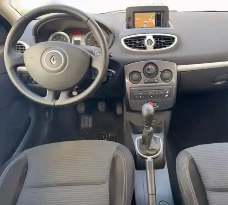 Second-hand Renault Clio IV 75 CP (55 kW) 2013 Gri Berlinǎ