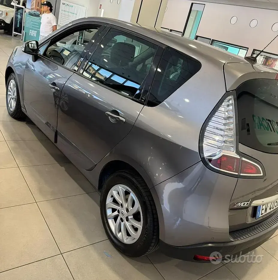 Usata Renault Scenic E-Tech 110 CV (80 kW) 2014 Grigio Monovolume