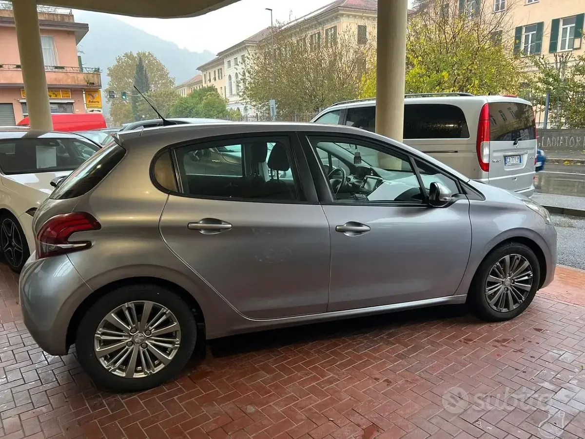 Usata Peugeot 208 Active 83 CV (61 kW) 2019 Other Utilitaria